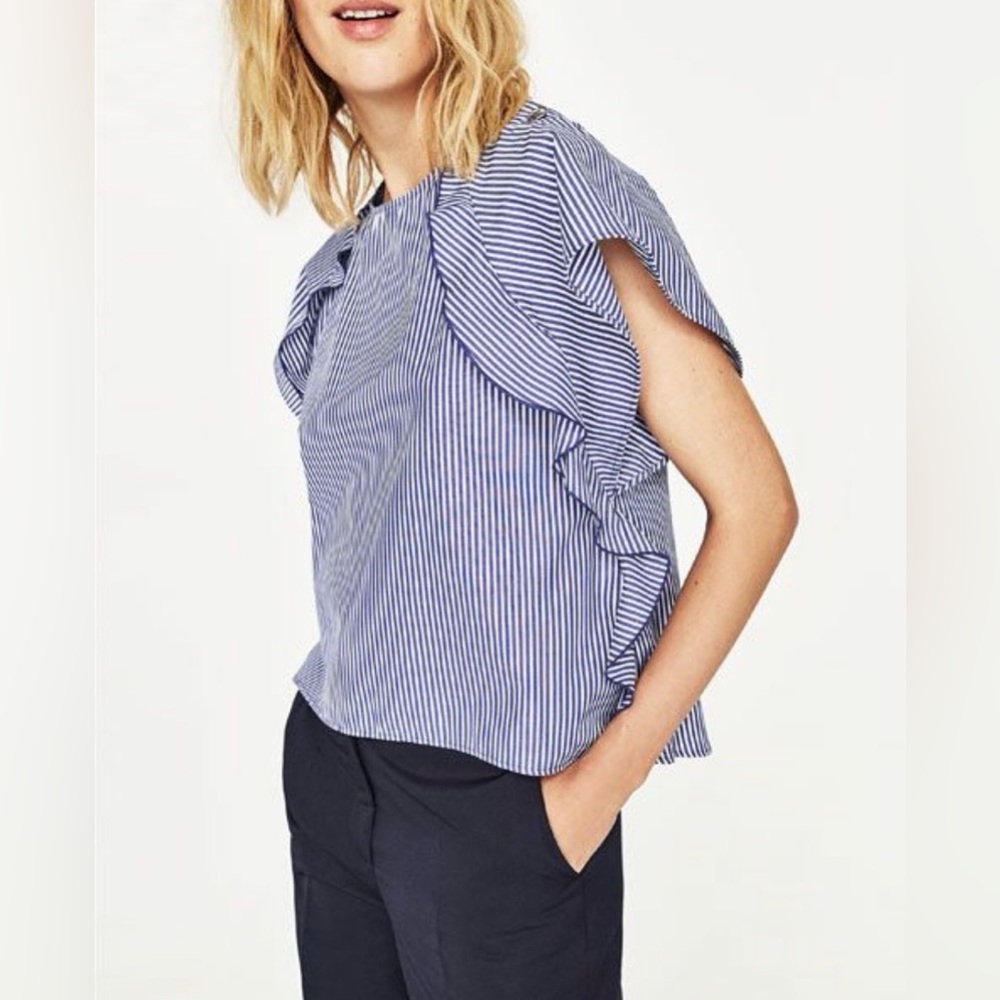 Zara like new women’s summer striped top. Size small.